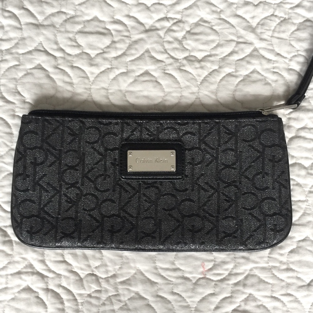 Calvin Klein Zipper Wristlet NWOT🚨
